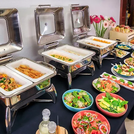 Bartan Seaside Hotel