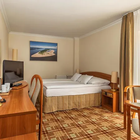 Bartan Seaside Hotel 3*